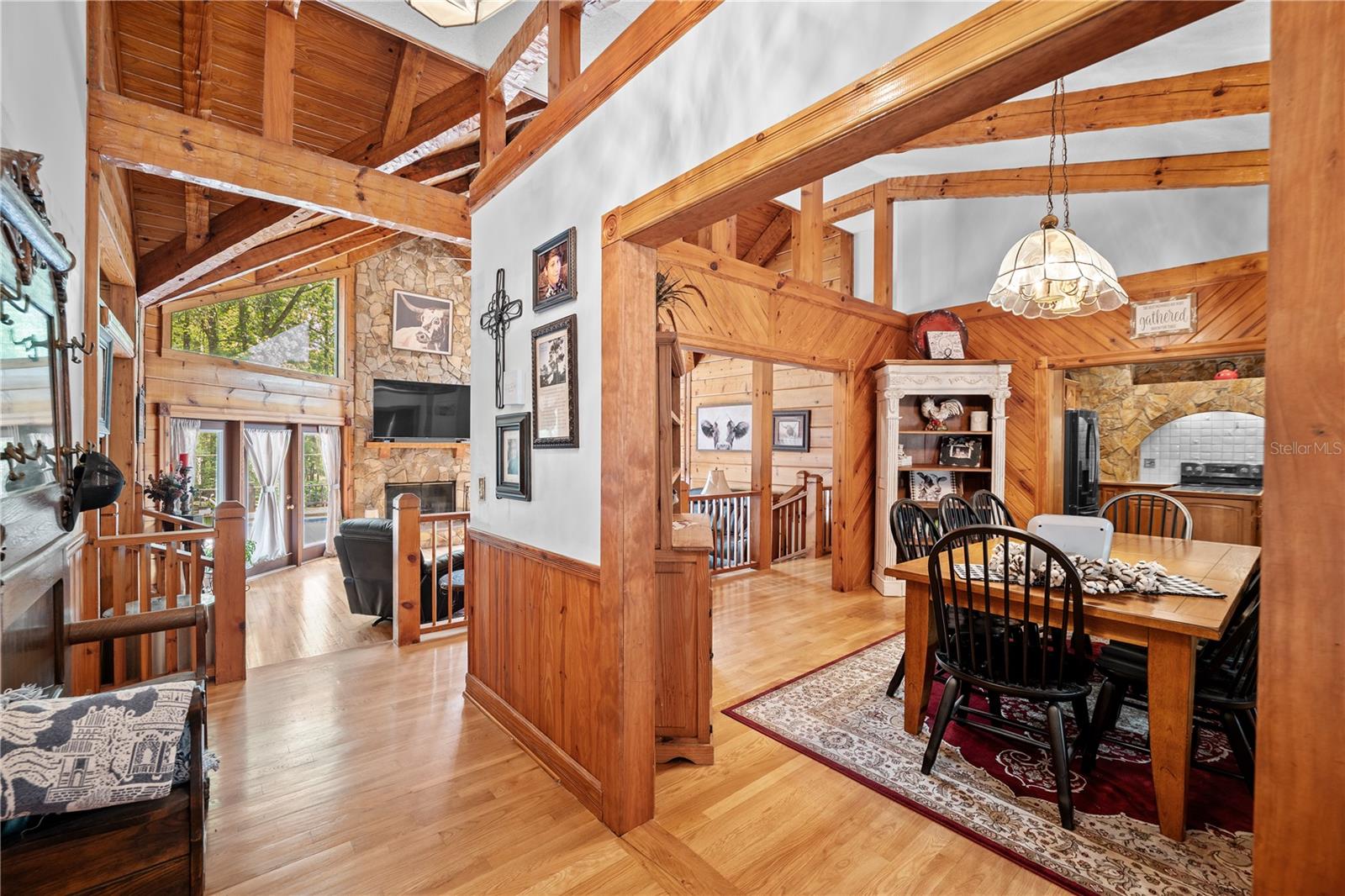 Listing photo id 14 for 6967 Sharron Road