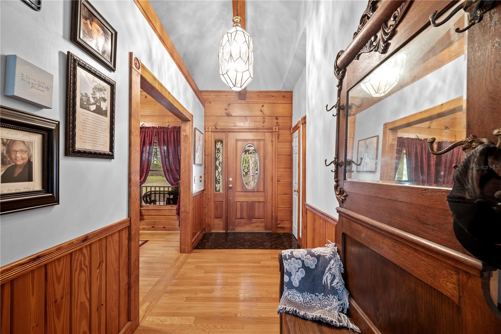 Listing photo id 15 for 6967 Sharron Road