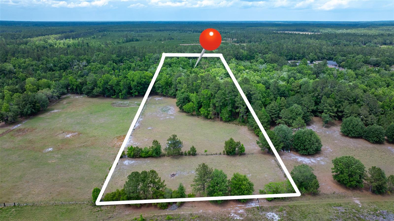 Listing photo id 0 for 6967 Sharron Road