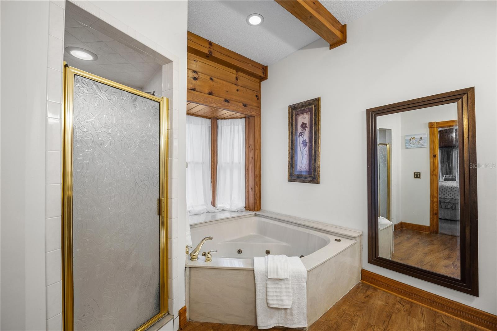 Listing photo id 19 for 6967 Sharron Road