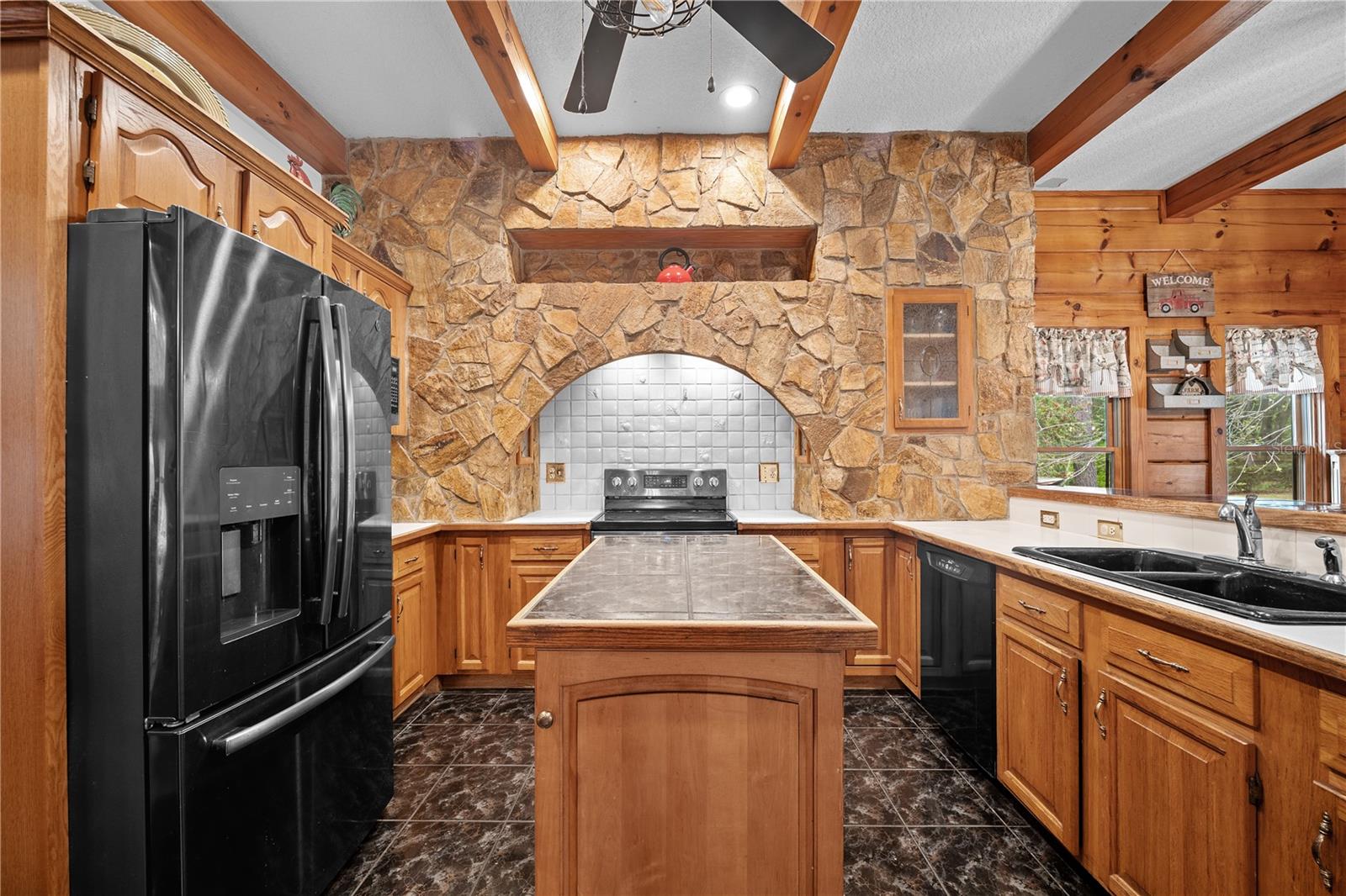 Listing photo id 23 for 6967 Sharron Road