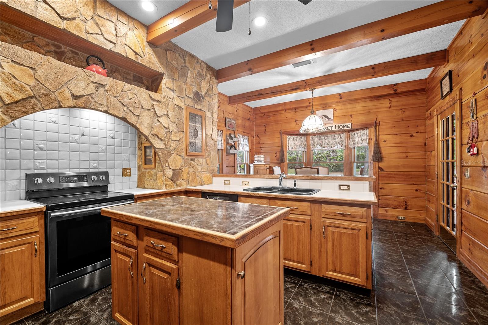 Listing photo id 24 for 6967 Sharron Road