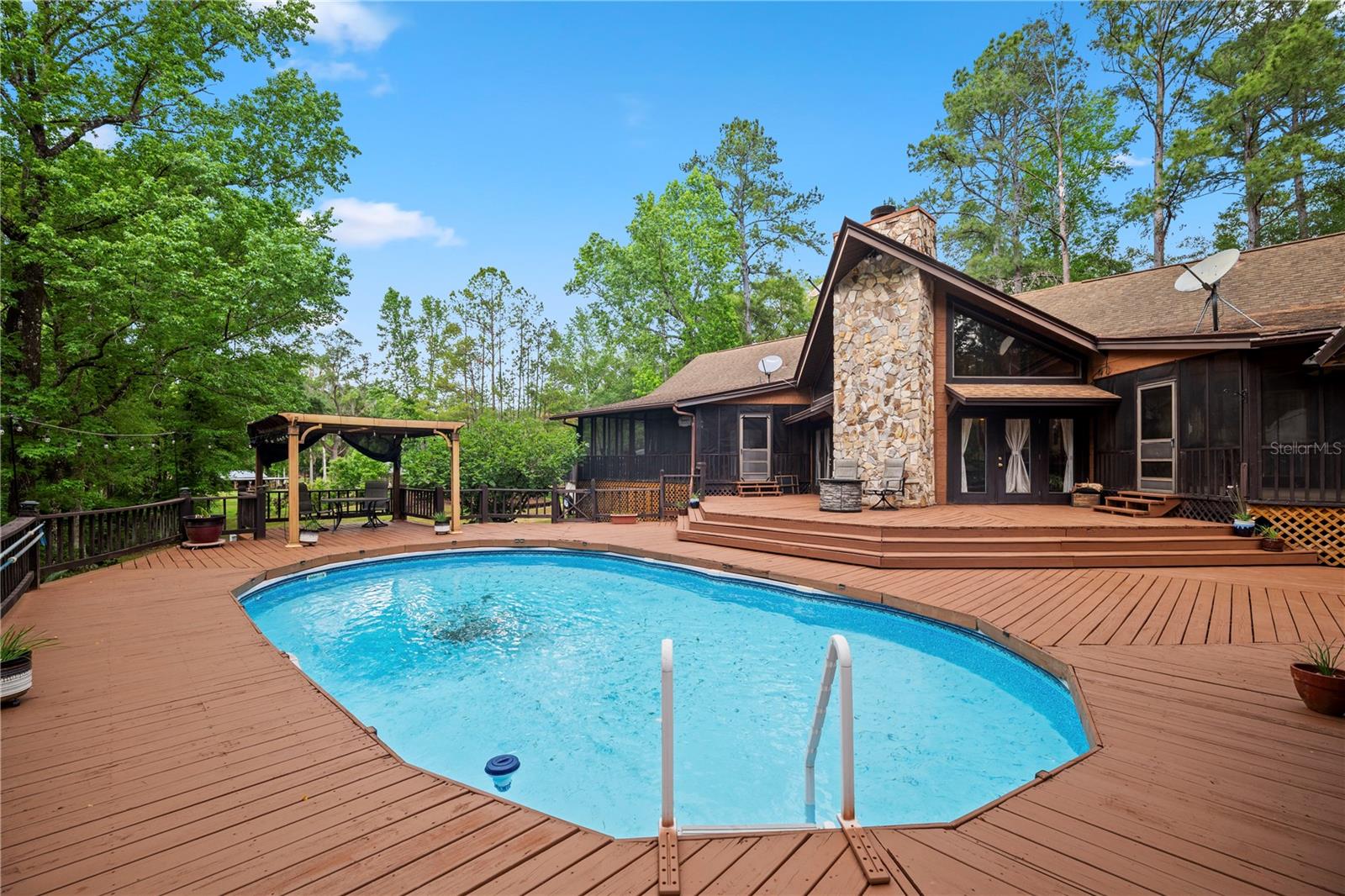 Listing photo id 1 for 6967 Sharron Road