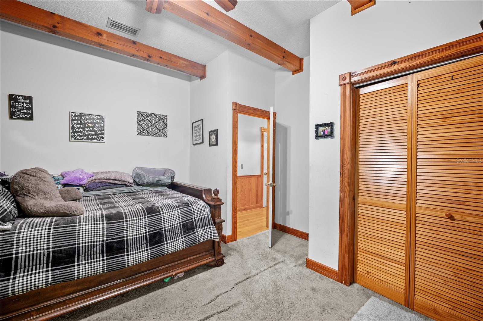 Listing photo id 37 for 6967 Sharron Road