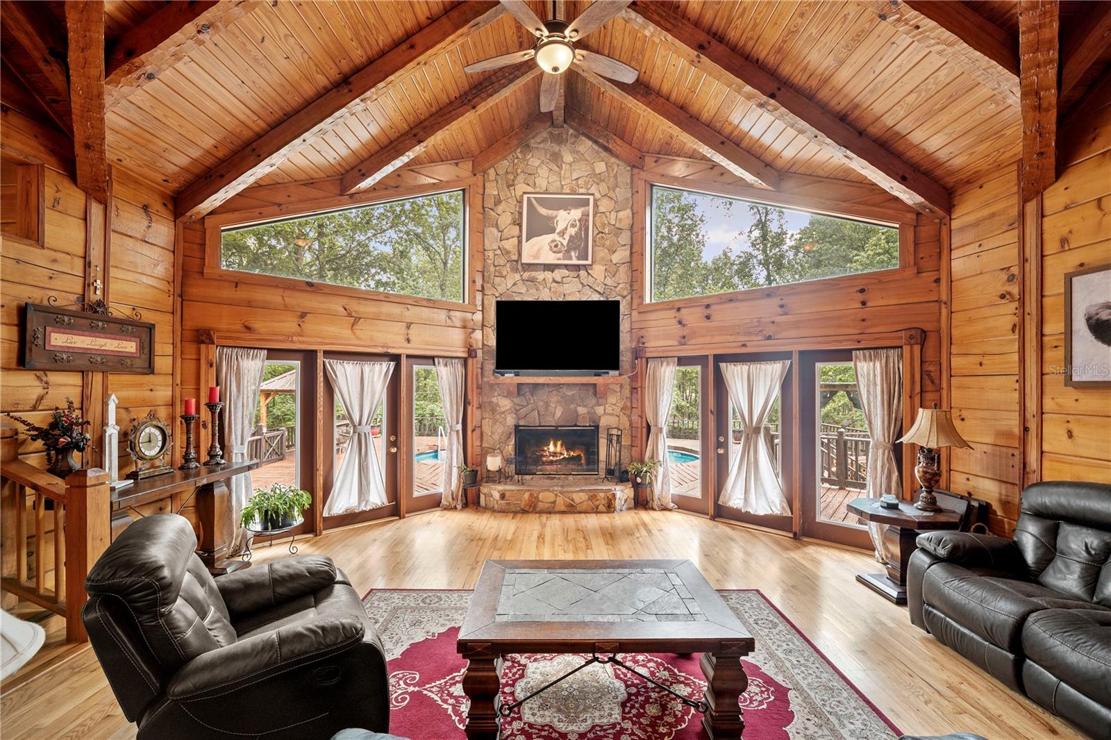 Listing photo id 2 for 6967 Sharron Road