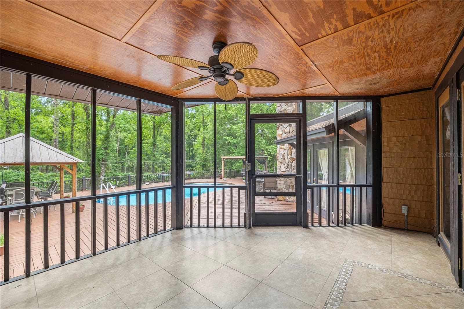 Listing photo id 41 for 6967 Sharron Road