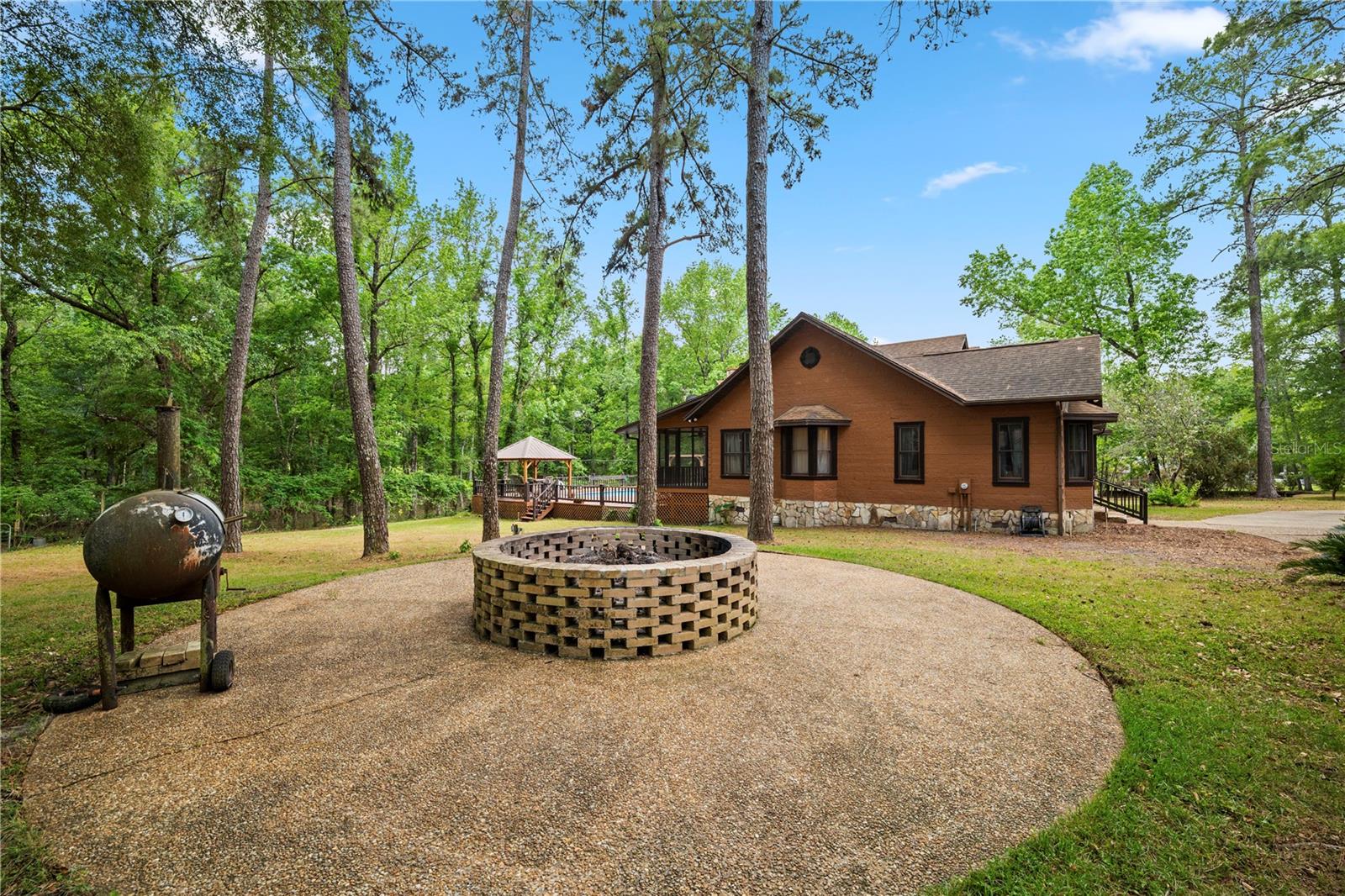 Listing photo id 52 for 6967 Sharron Road