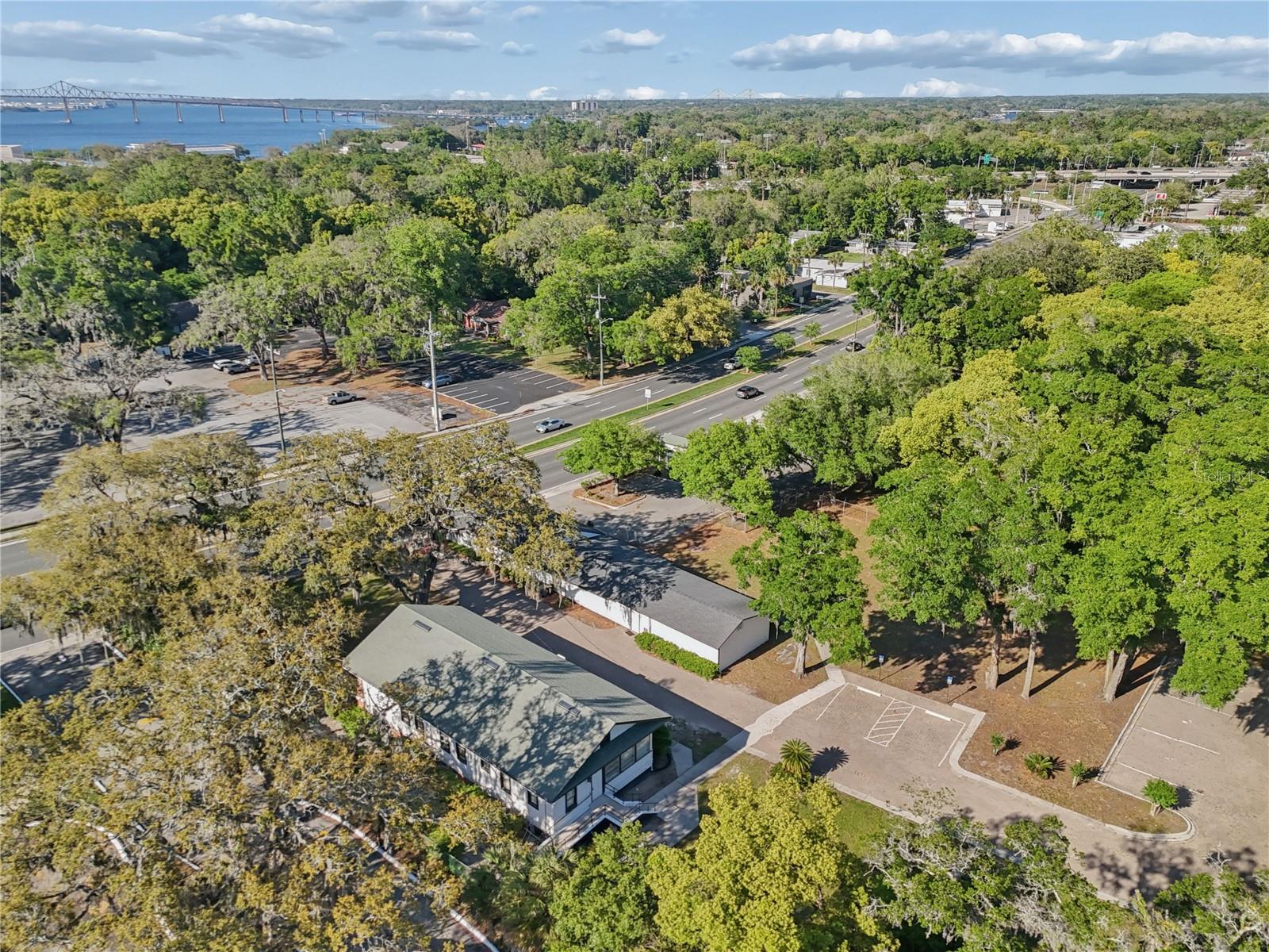 Image 13 of 47 For 4004 Atlantic Boulevard