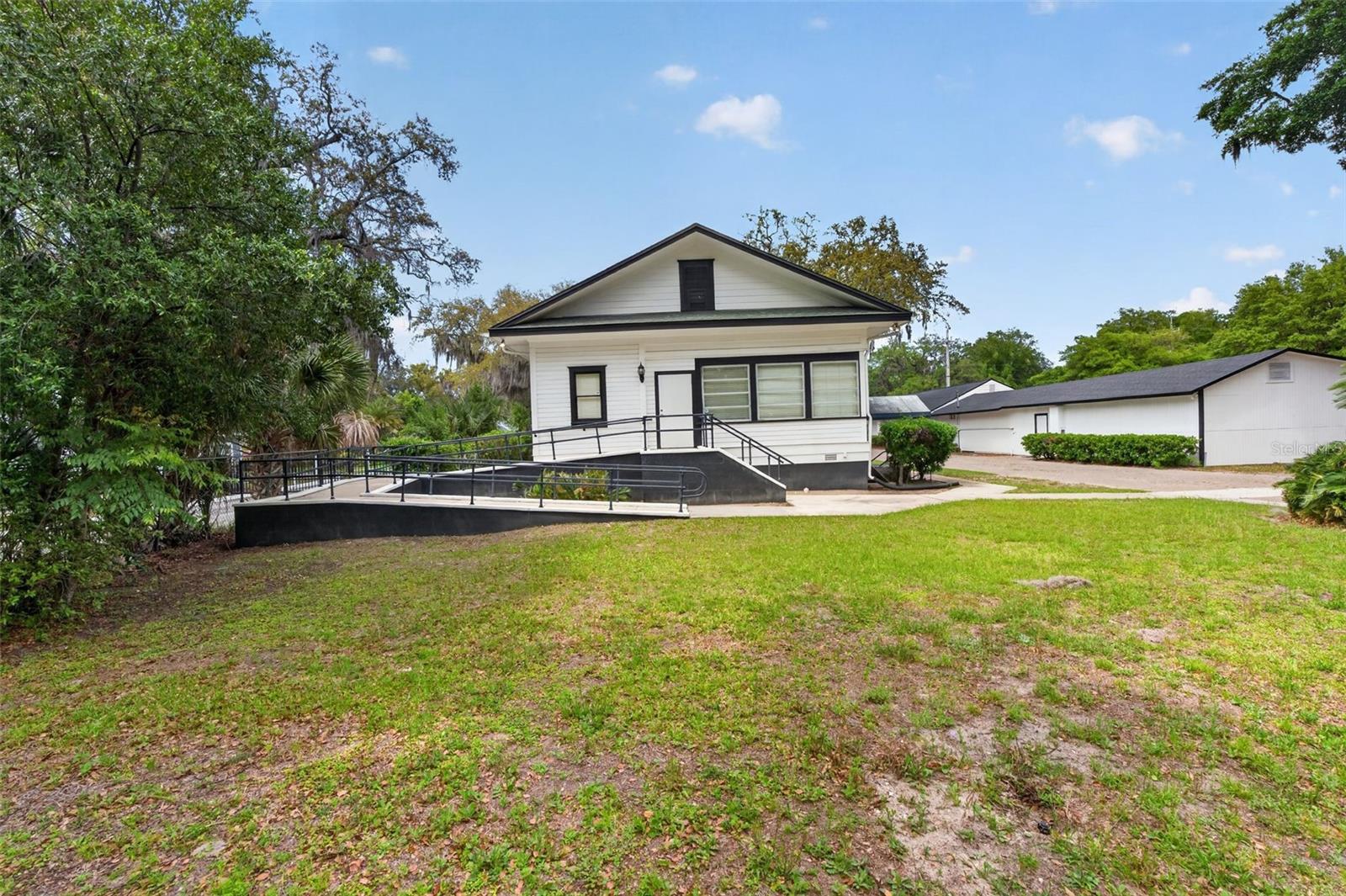 Image 15 of 47 For 4004 Atlantic Boulevard