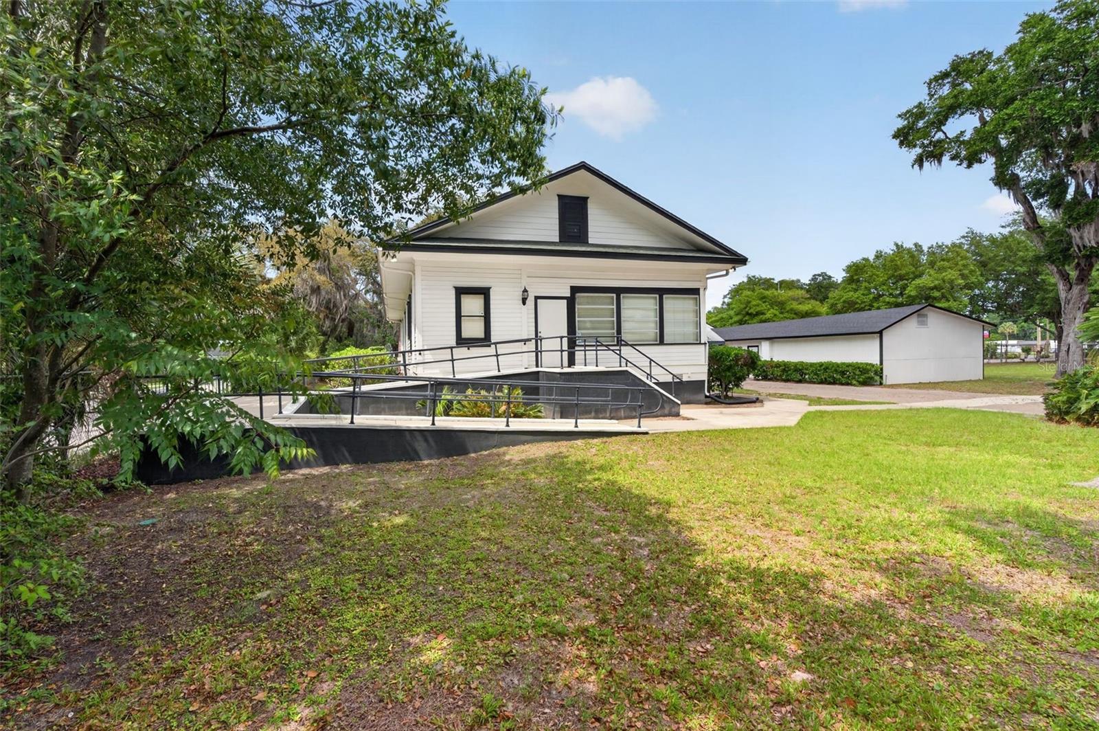 Image 16 of 47 For 4004 Atlantic Boulevard