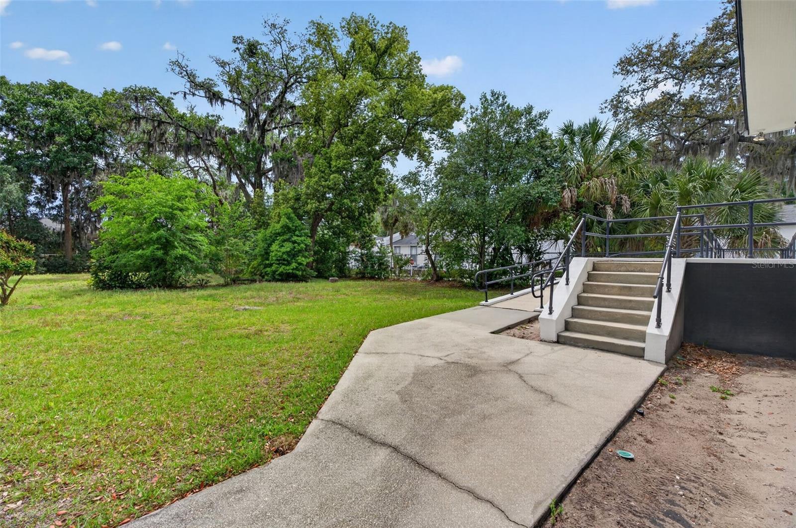 Image 17 of 47 For 4004 Atlantic Boulevard