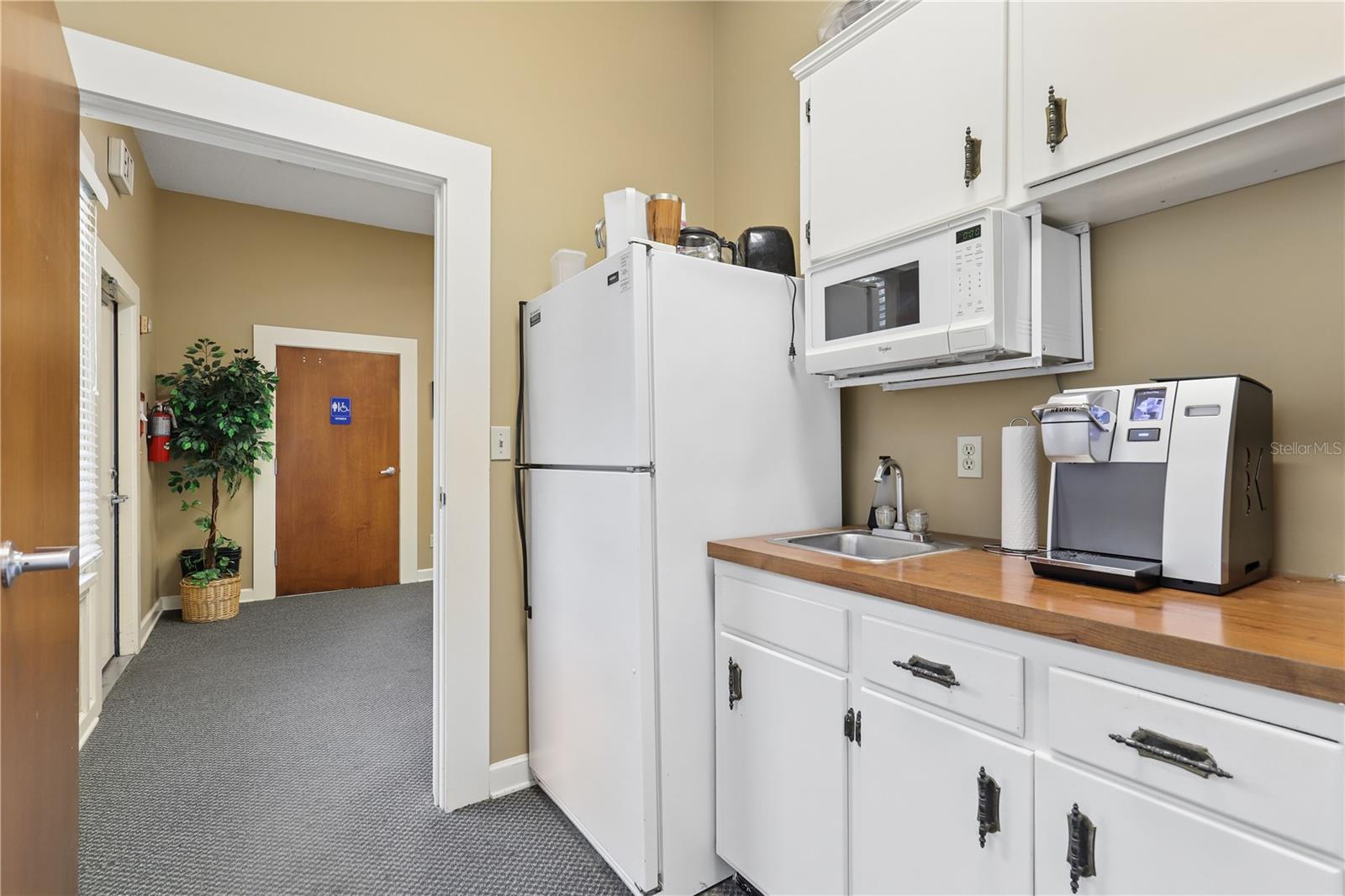 Image 22 of 47 For 4004 Atlantic Boulevard