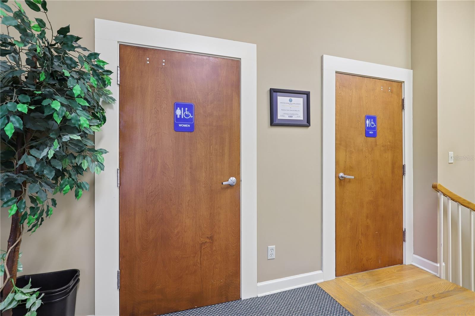 Image 23 of 47 For 4004 Atlantic Boulevard