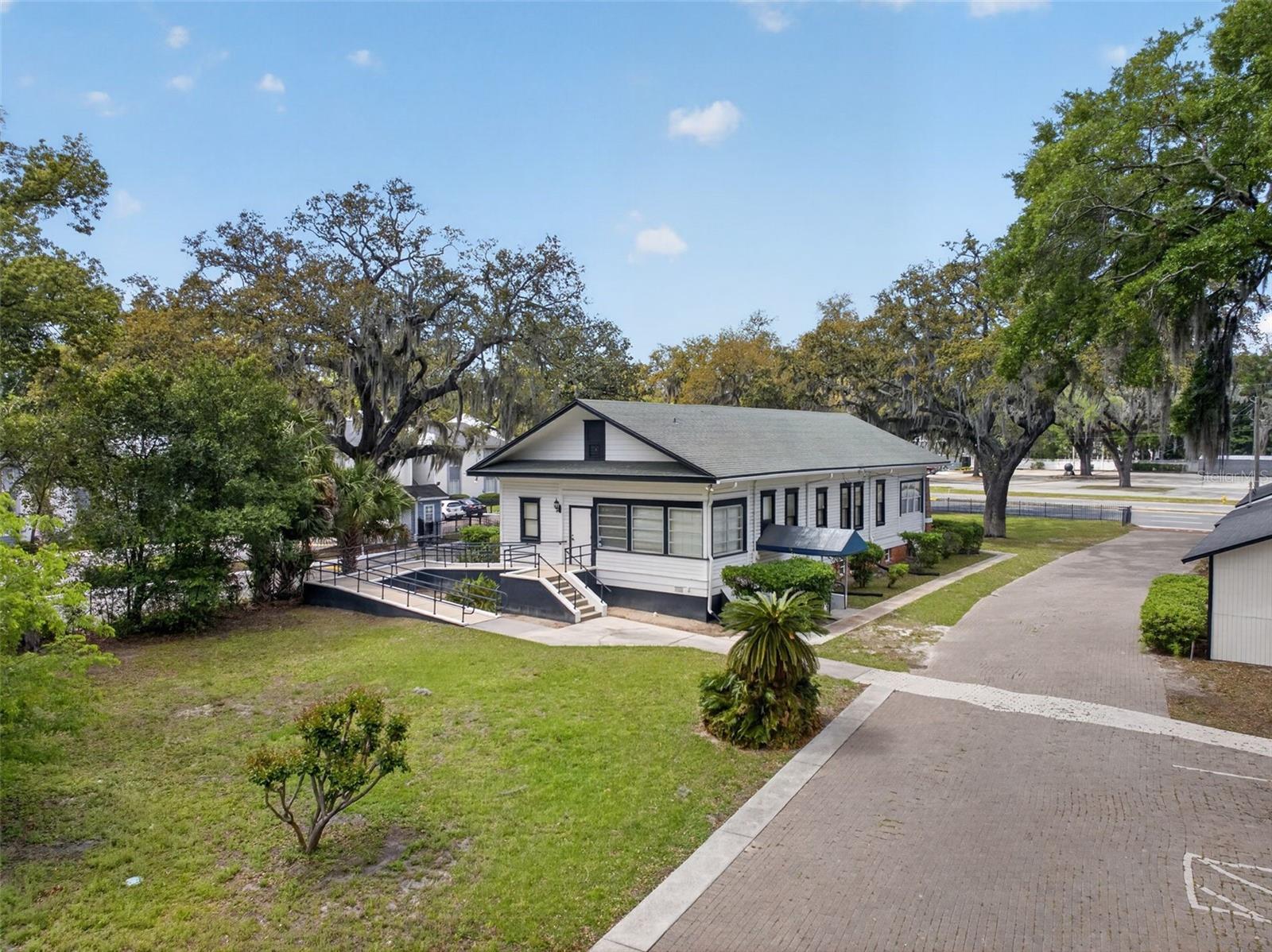 Image 4 of 47 For 4004 Atlantic Boulevard