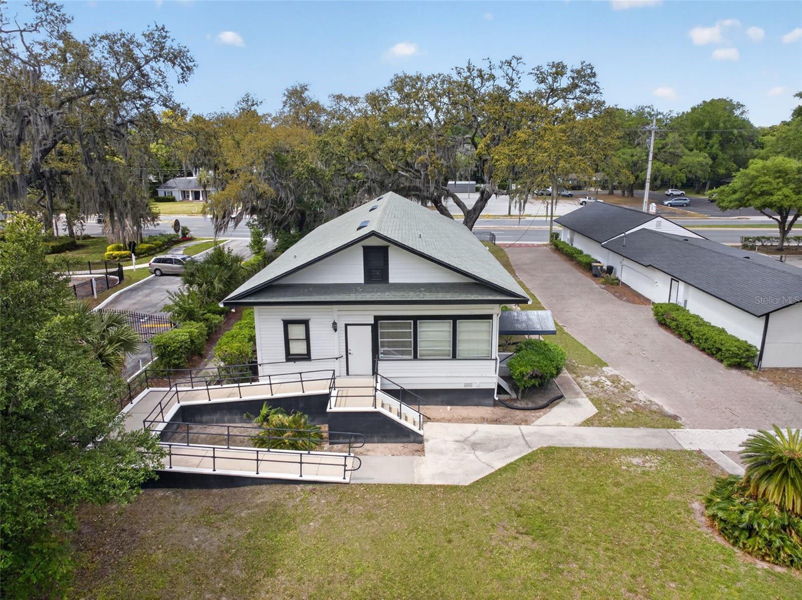 Image 5 of 47 For 4004 Atlantic Boulevard