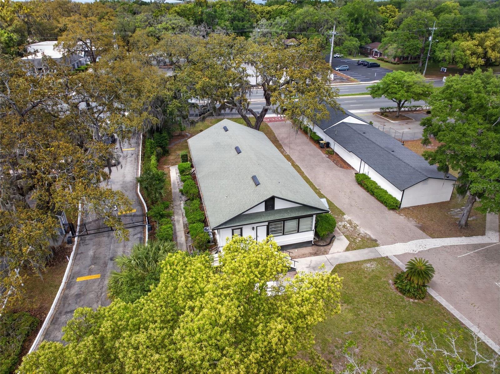 Image 6 of 47 For 4004 Atlantic Boulevard