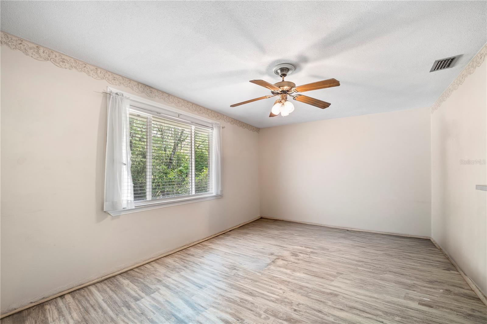 Image 18 of 54 For 212 Wesley Road