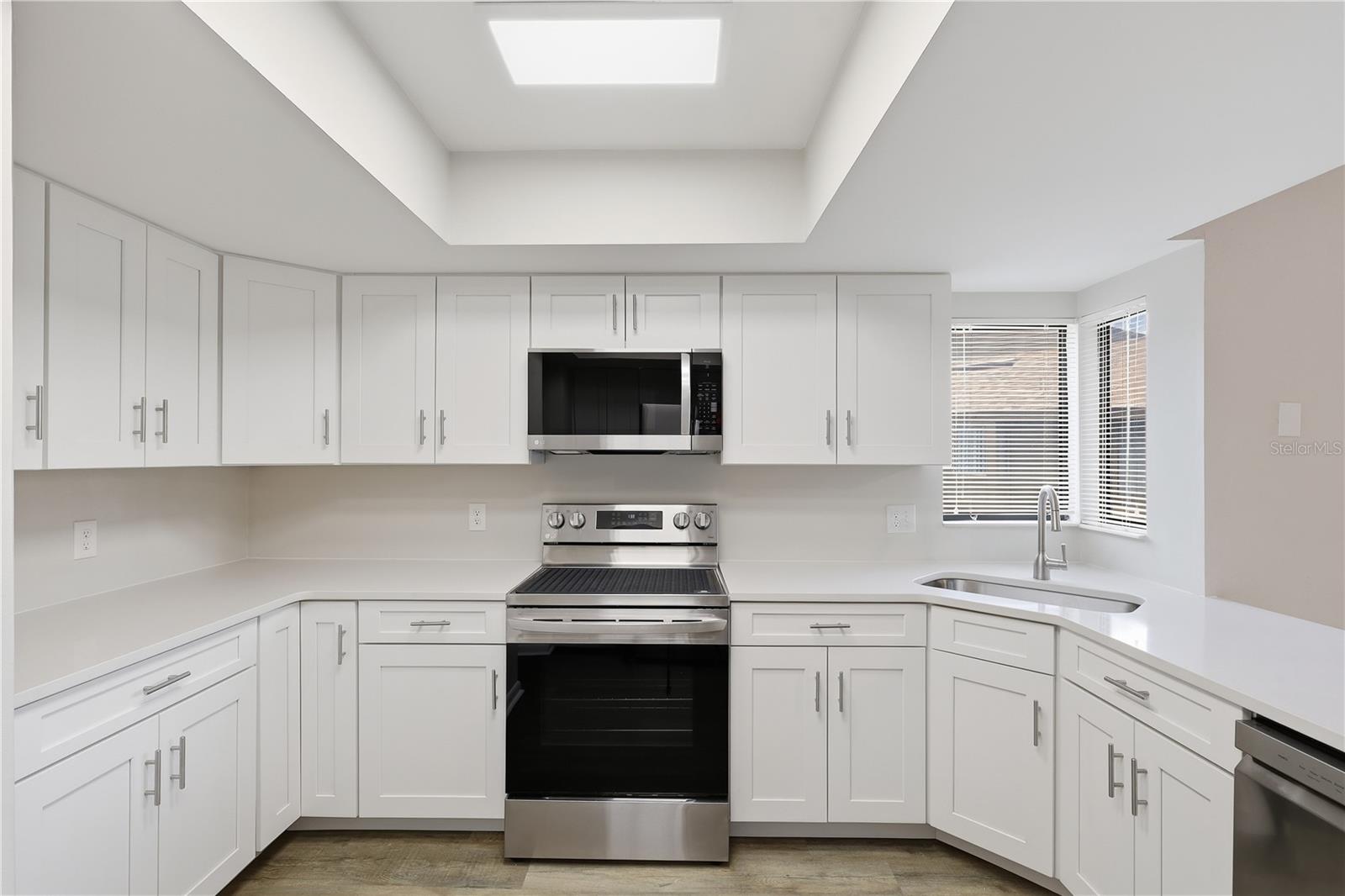 Image 15 of 34 For 16 Hembury Lane 16