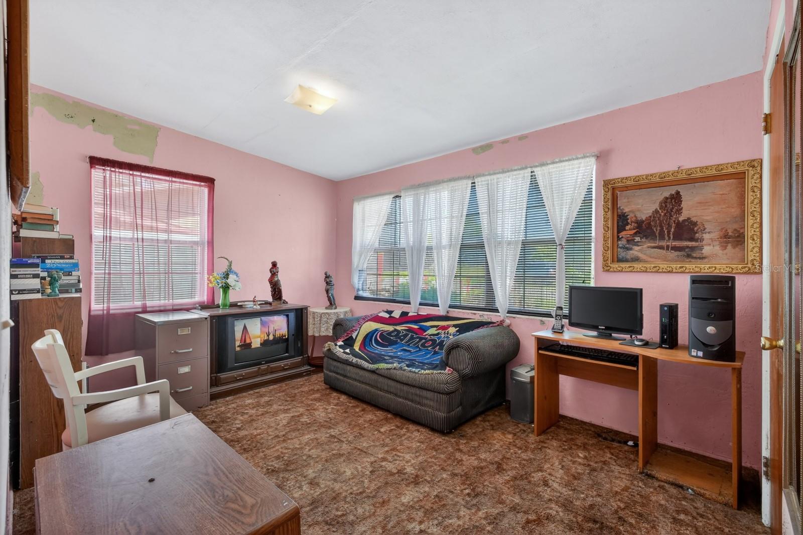 Image 16 of 35 For 1304 Hillcrest Drive