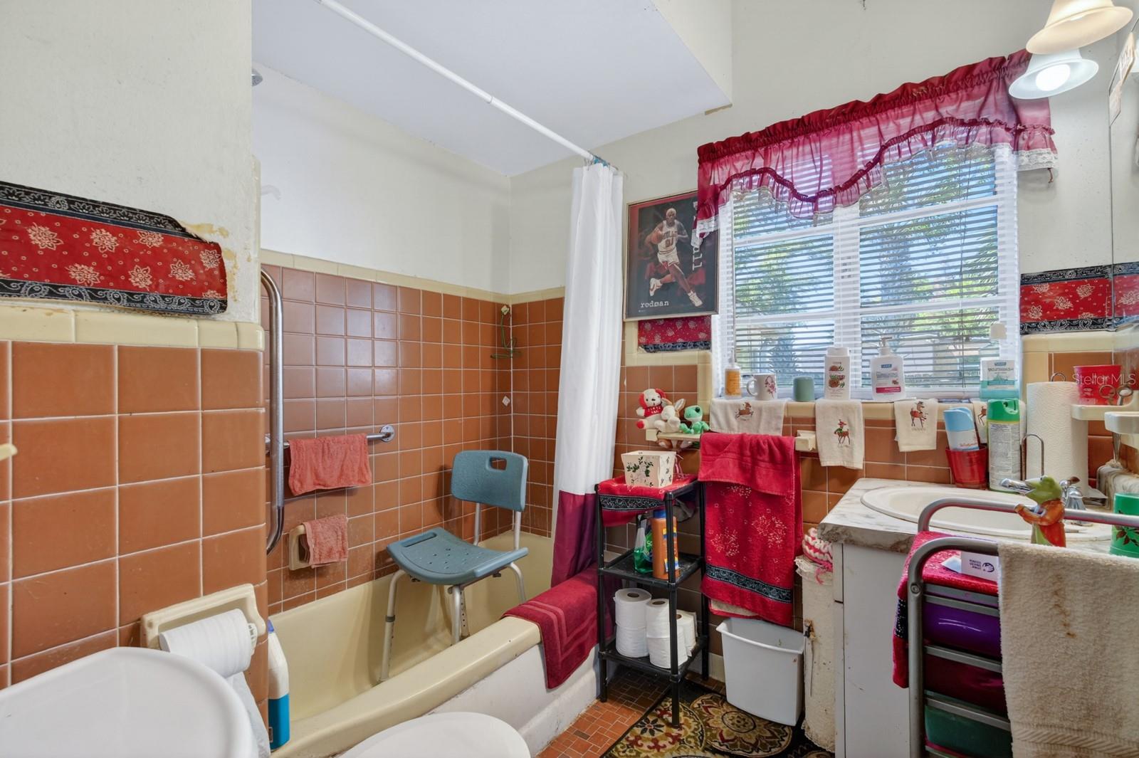 Image 17 of 35 For 1304 Hillcrest Drive