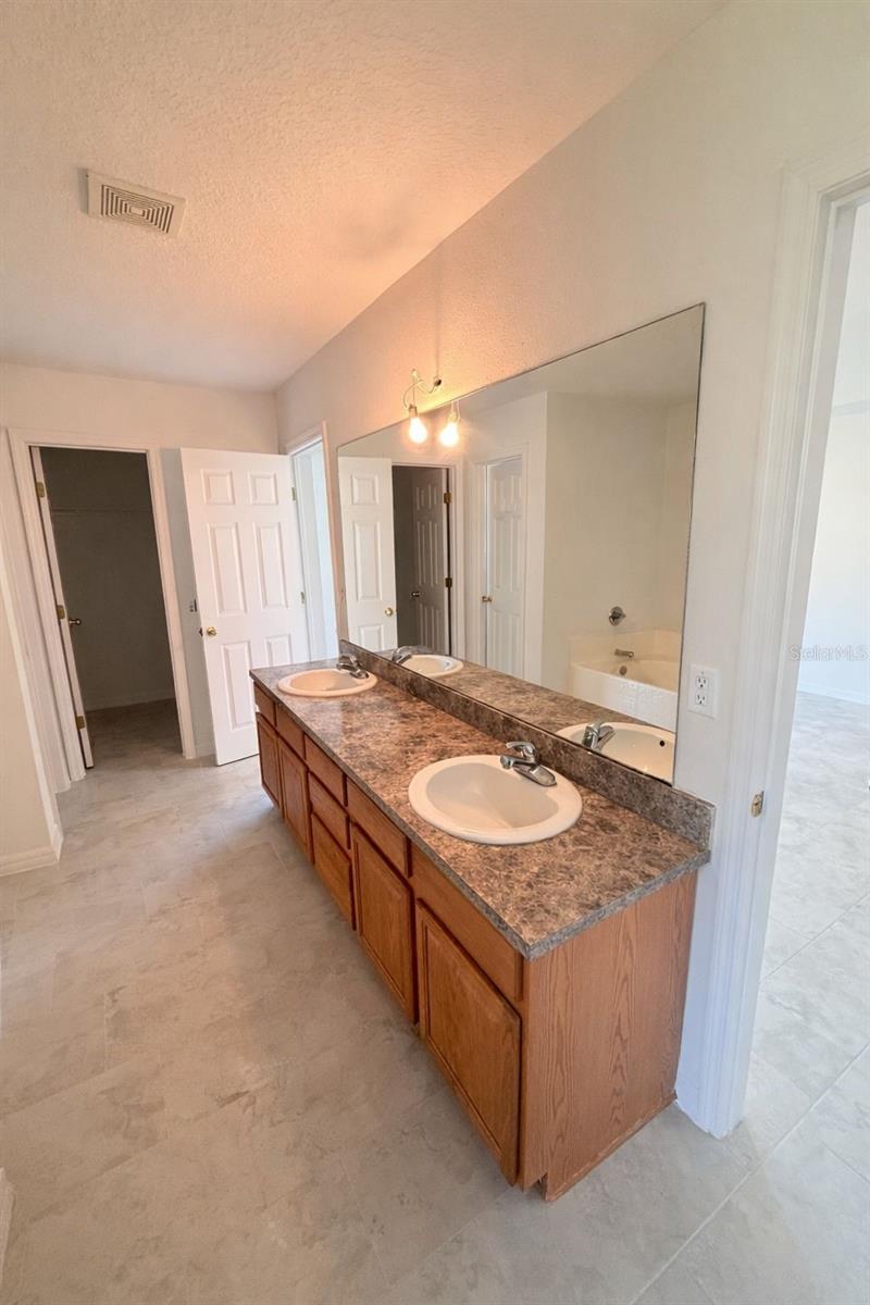 Image 11 of 21 For 31 Russkin Lane