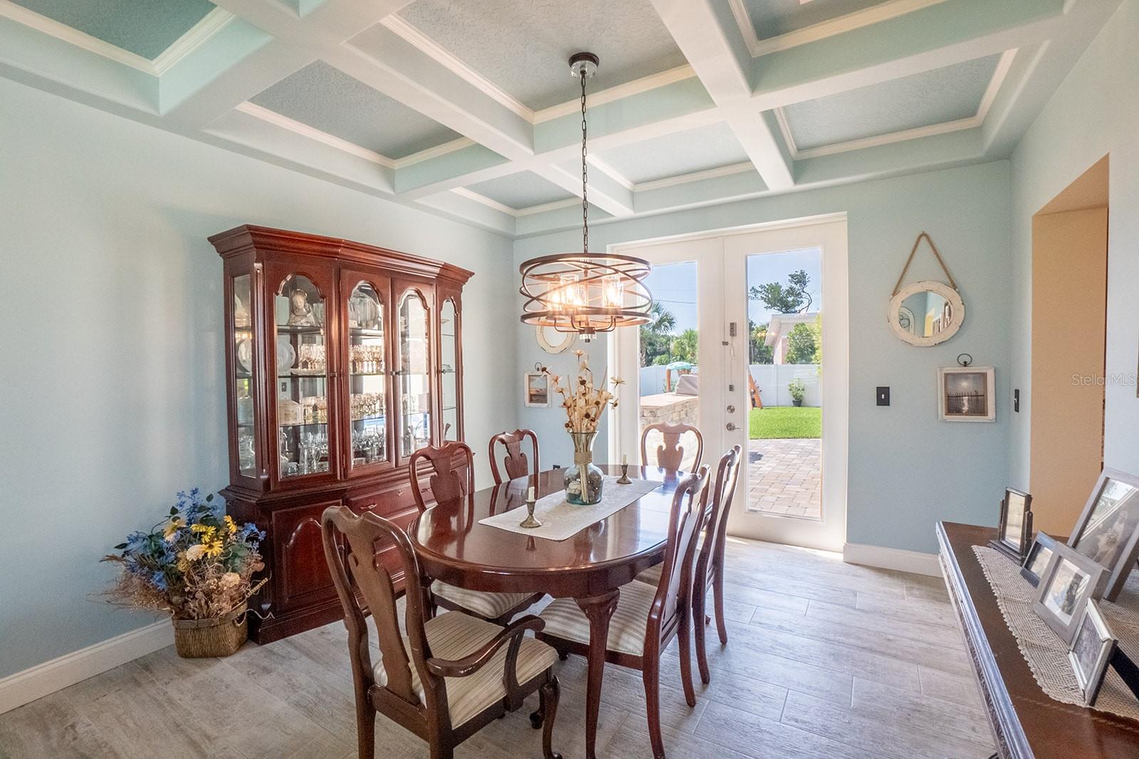 Image 12 of 58 For 590 Shearwood Drive