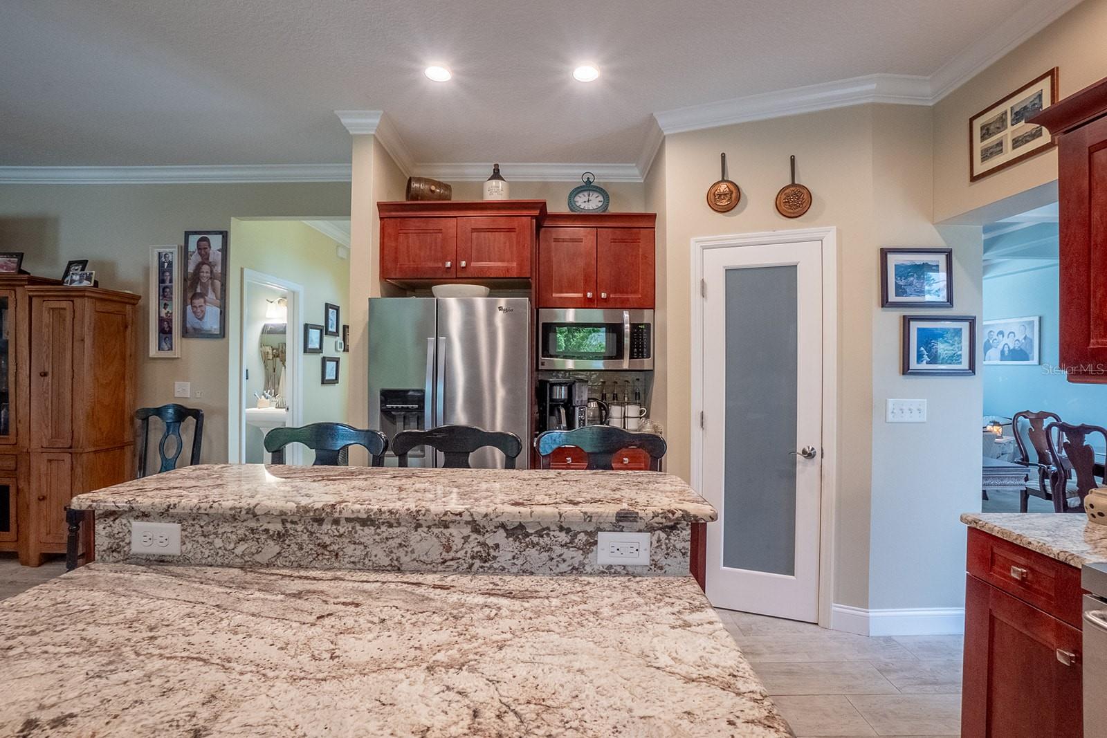 Image 18 of 58 For 590 Shearwood Drive