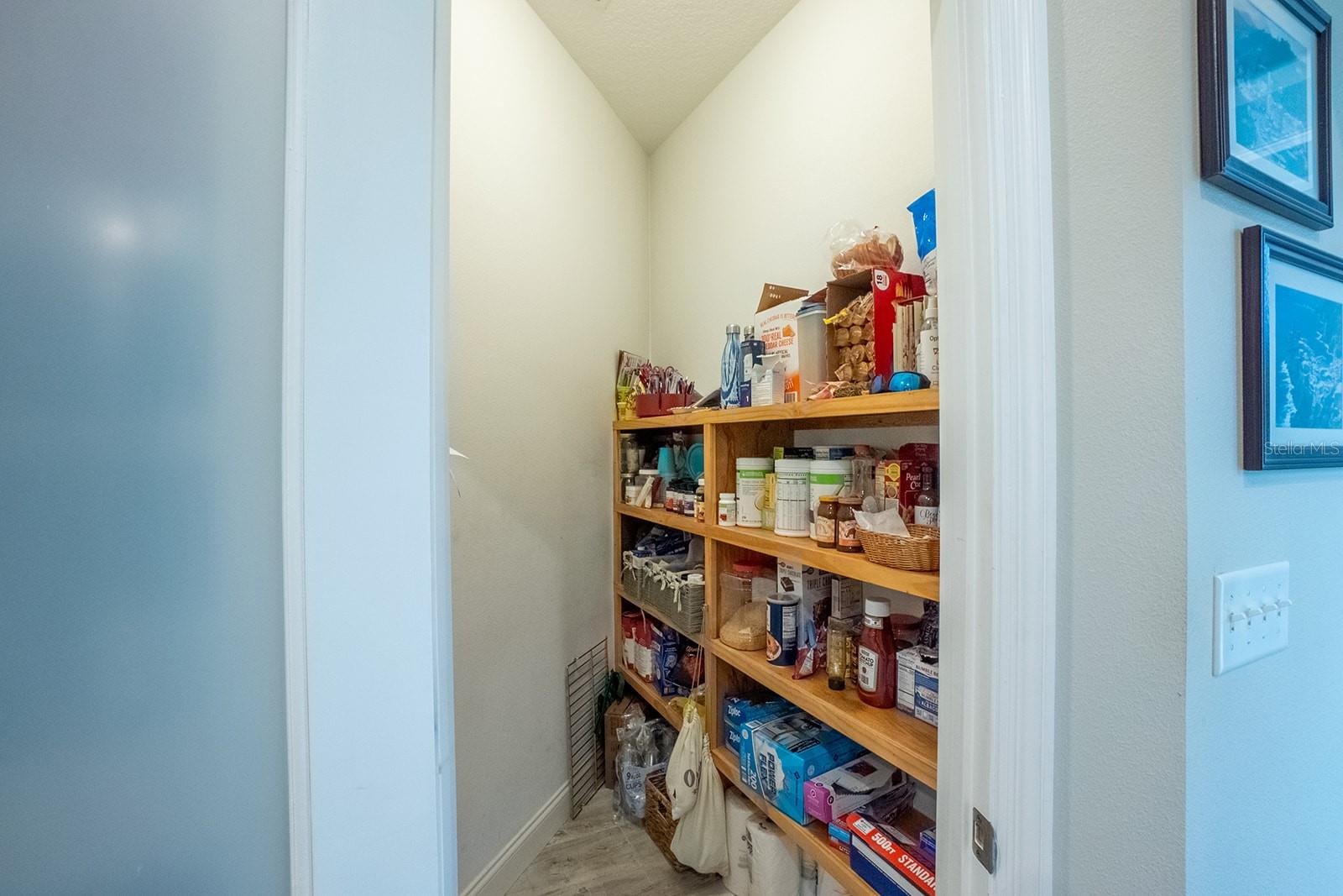 Image 20 of 58 For 590 Shearwood Drive