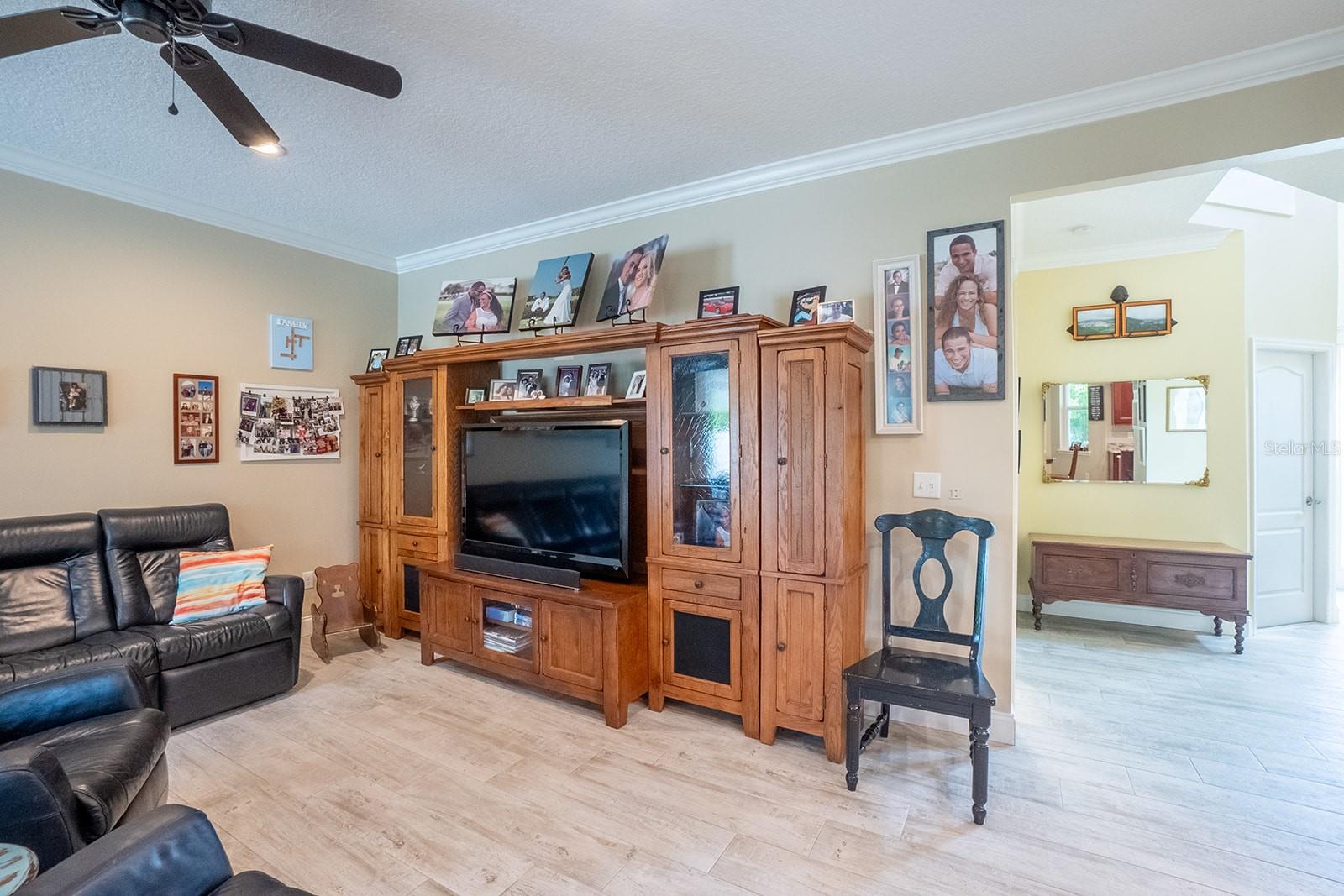 Image 22 of 58 For 590 Shearwood Drive