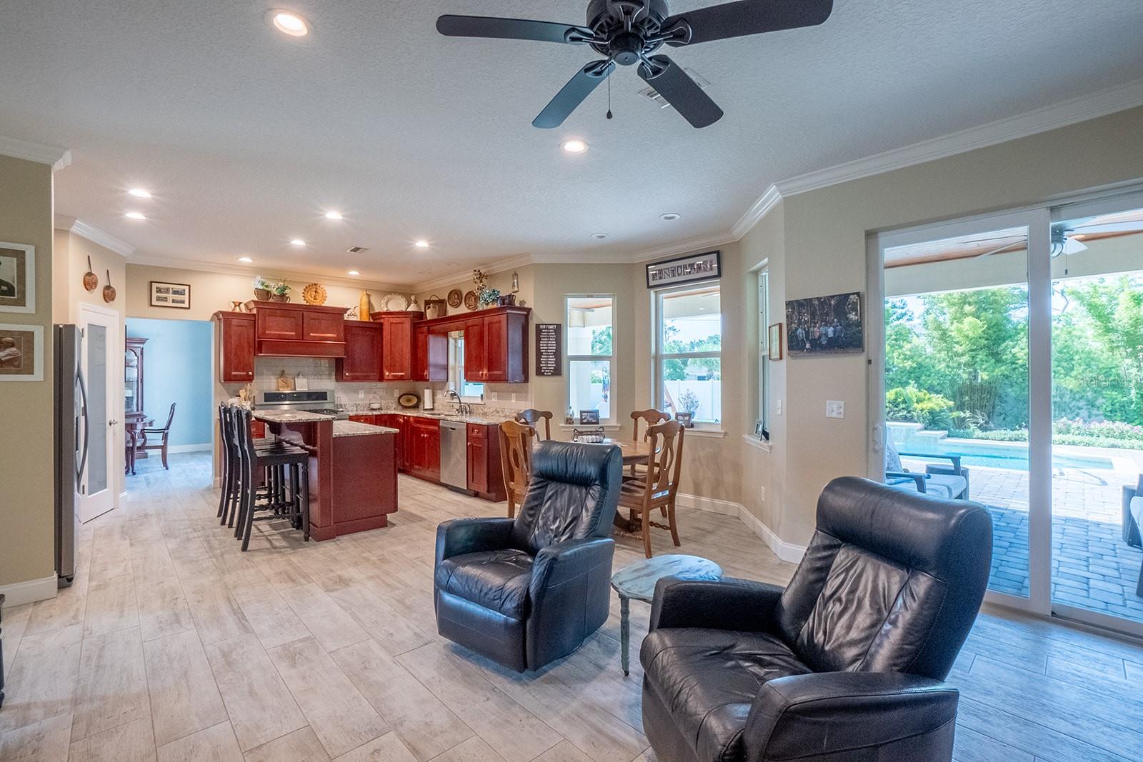 Image 24 of 58 For 590 Shearwood Drive