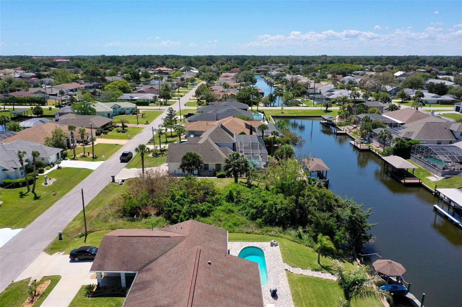 Image 12 of 25 For 17 Claridge Court N