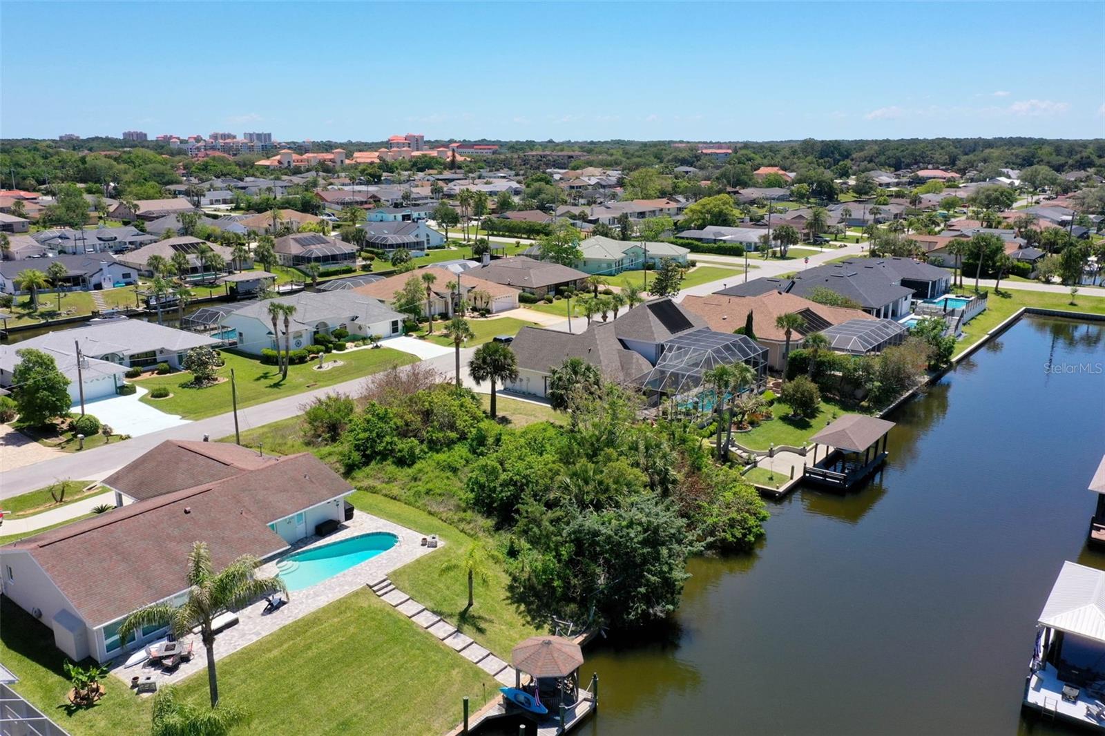 Image 13 of 25 For 17 Claridge Court N