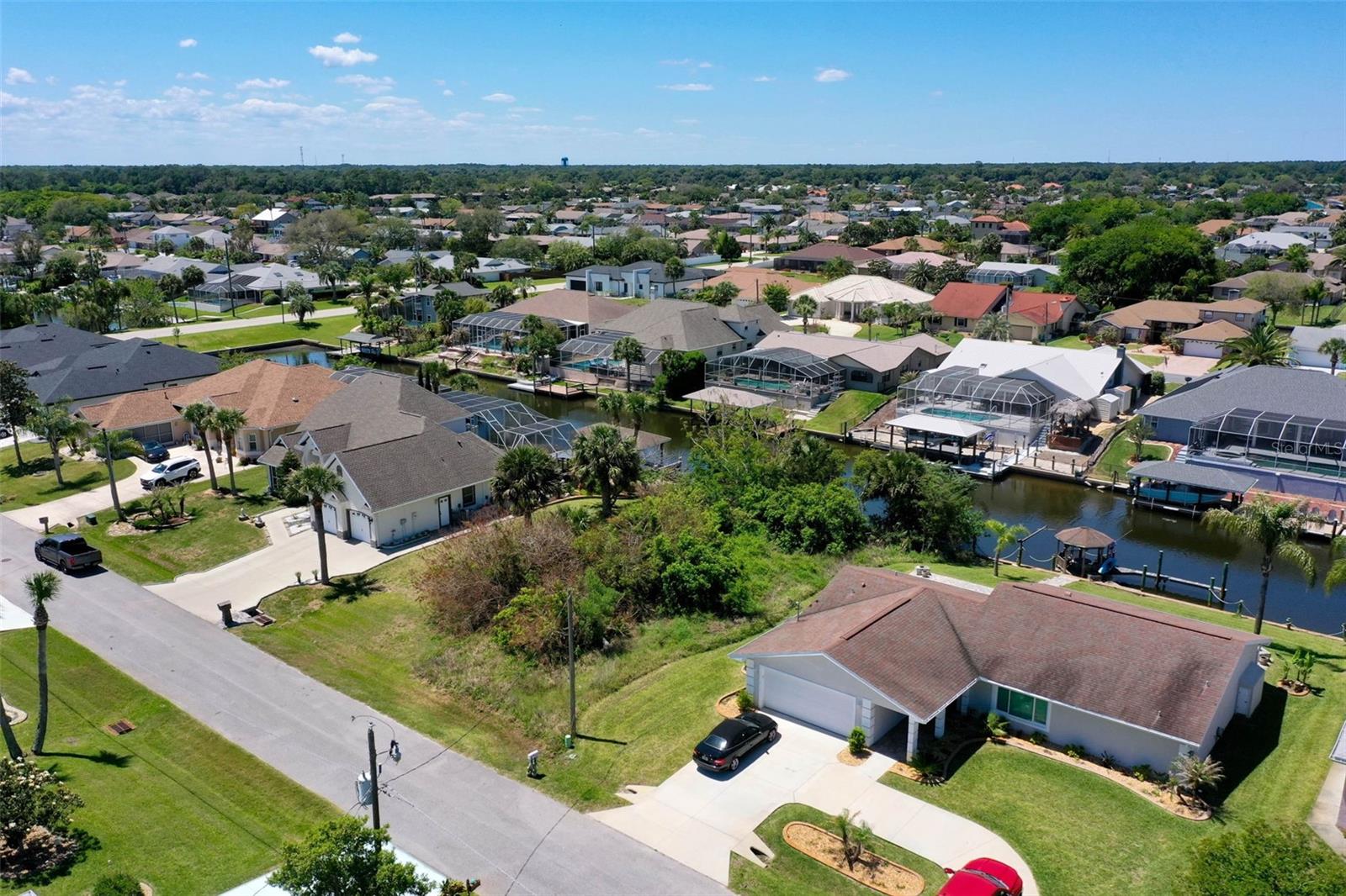 Image 17 of 25 For 17 Claridge Court N