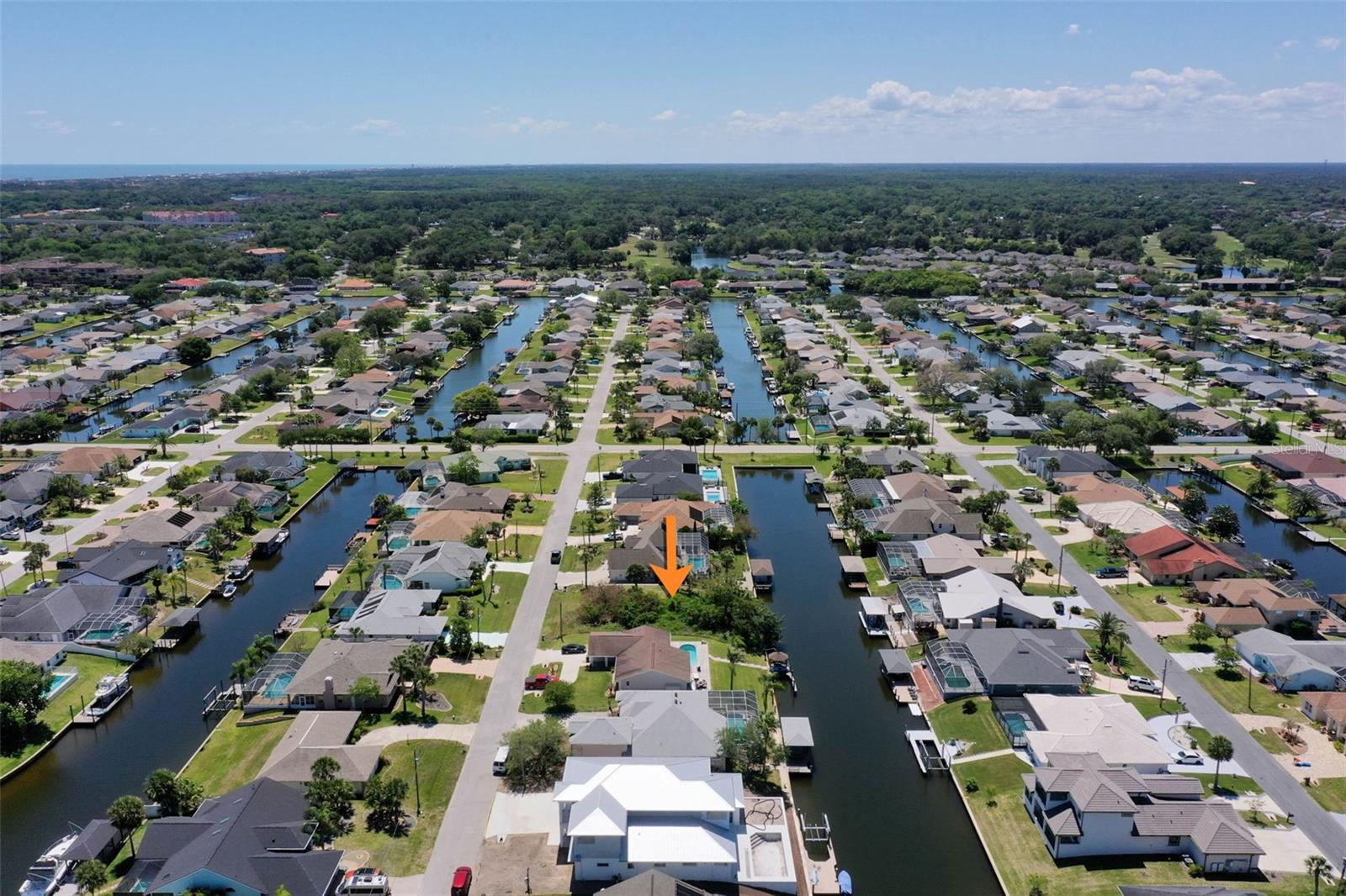 Image 18 of 25 For 17 Claridge Court N