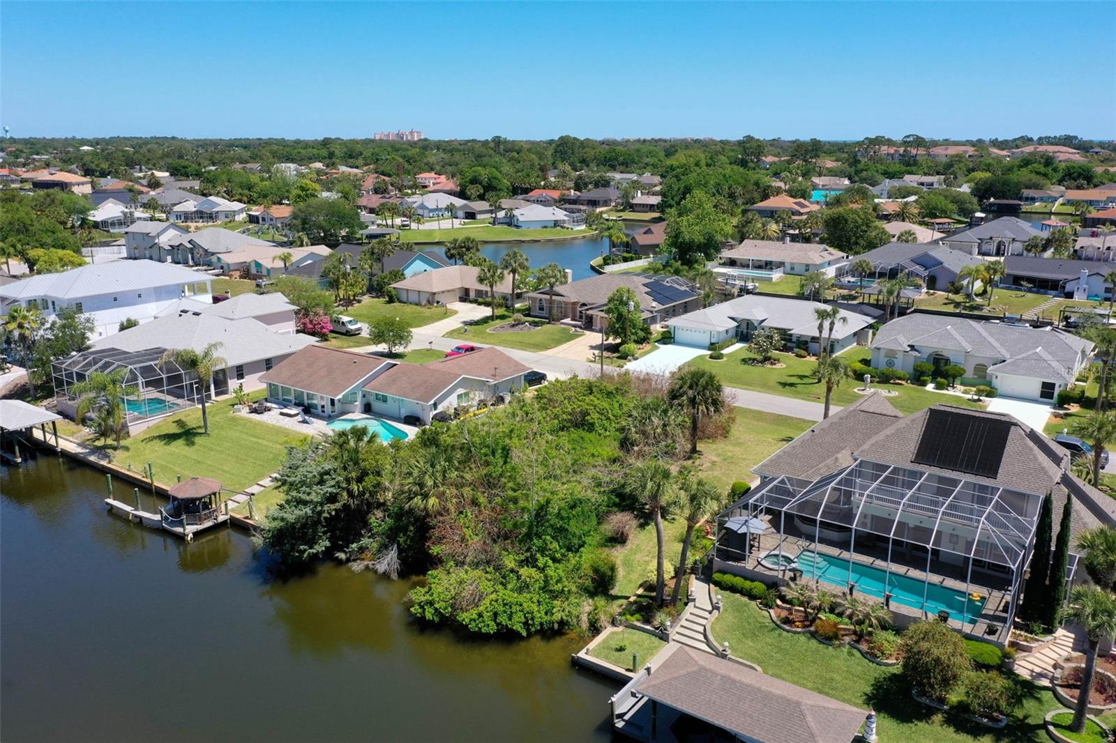 Image 6 of 25 For 17 Claridge Court N