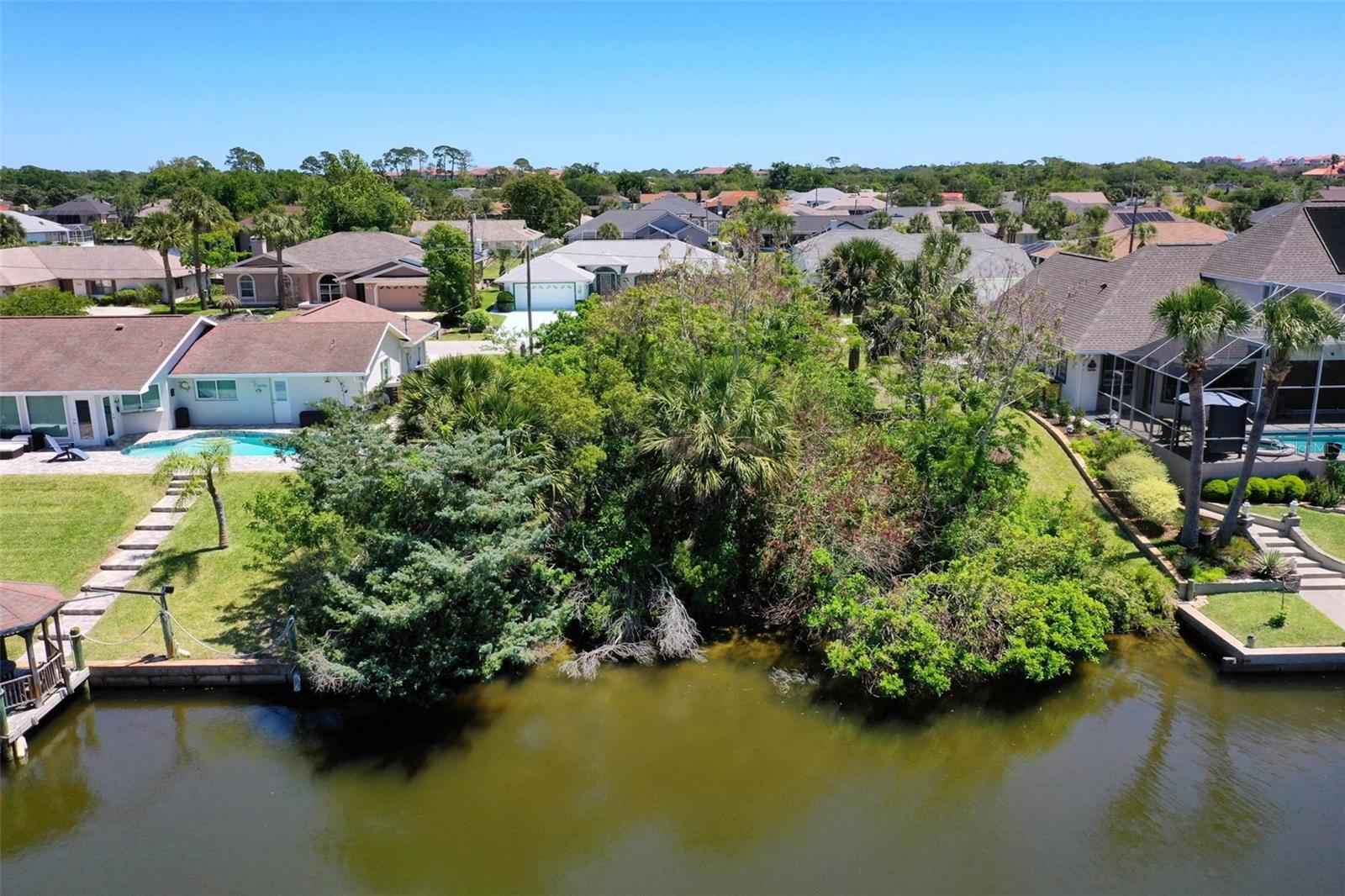 Image 7 of 25 For 17 Claridge Court N