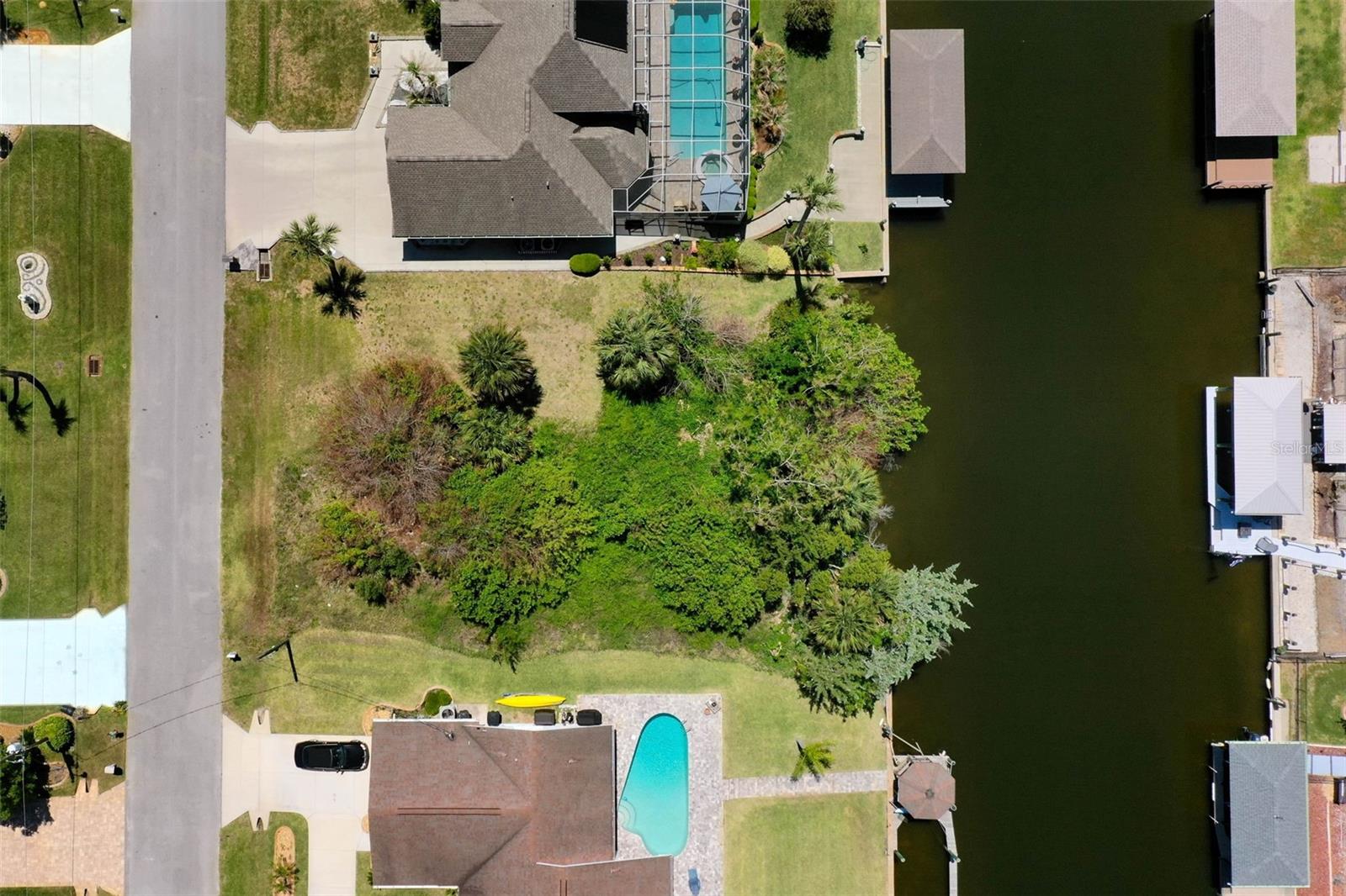 Image 9 of 25 For 17 Claridge Court N