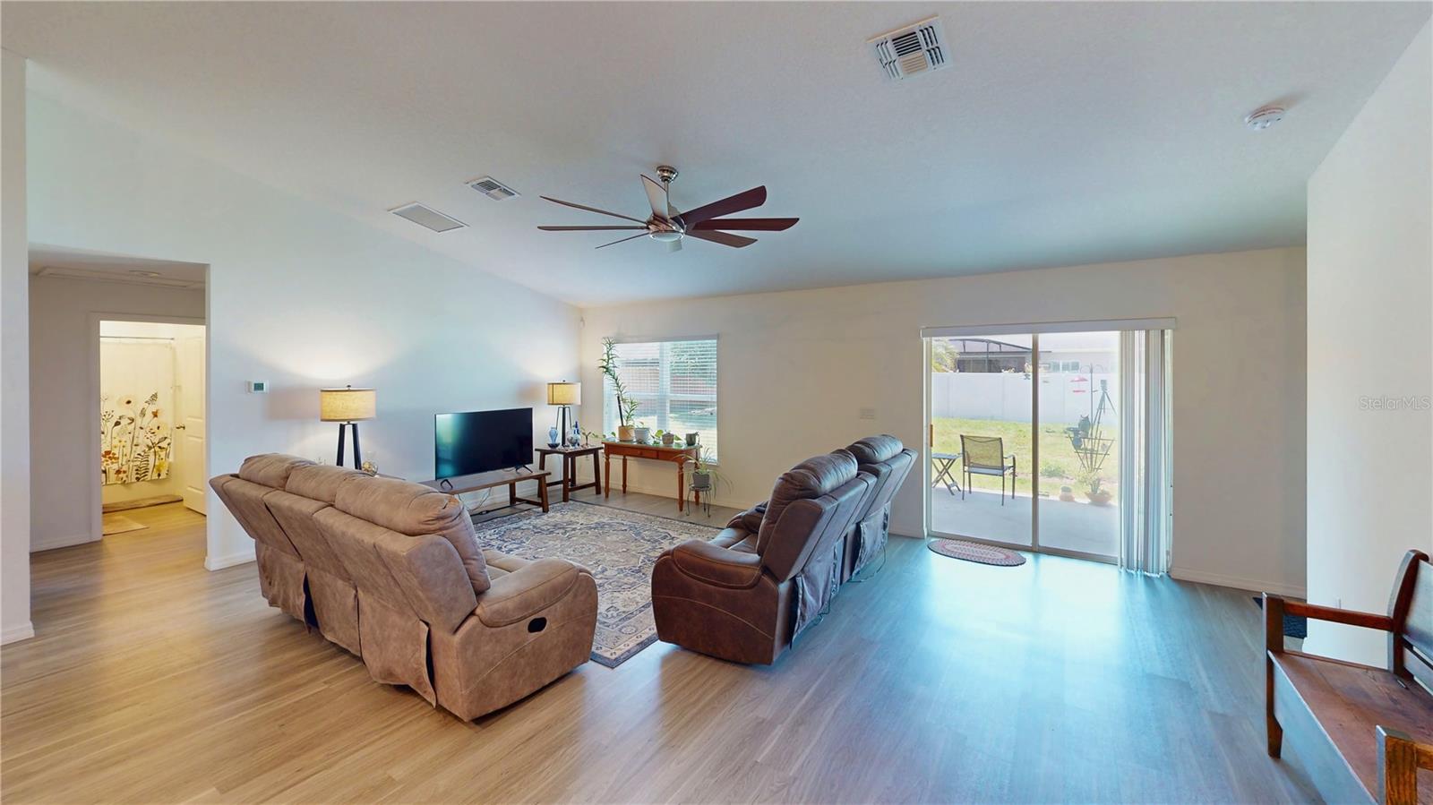 Image 7 of 49 For 27 Lewisdale Lane