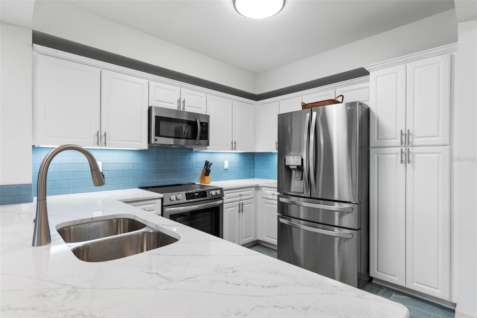 Image 16 of 74 For 200 Ocean Crest Drive 718