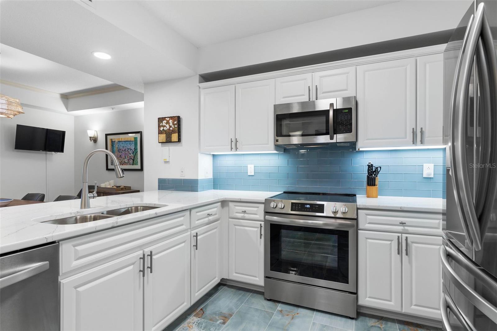 Image 18 of 74 For 200 Ocean Crest Drive 718