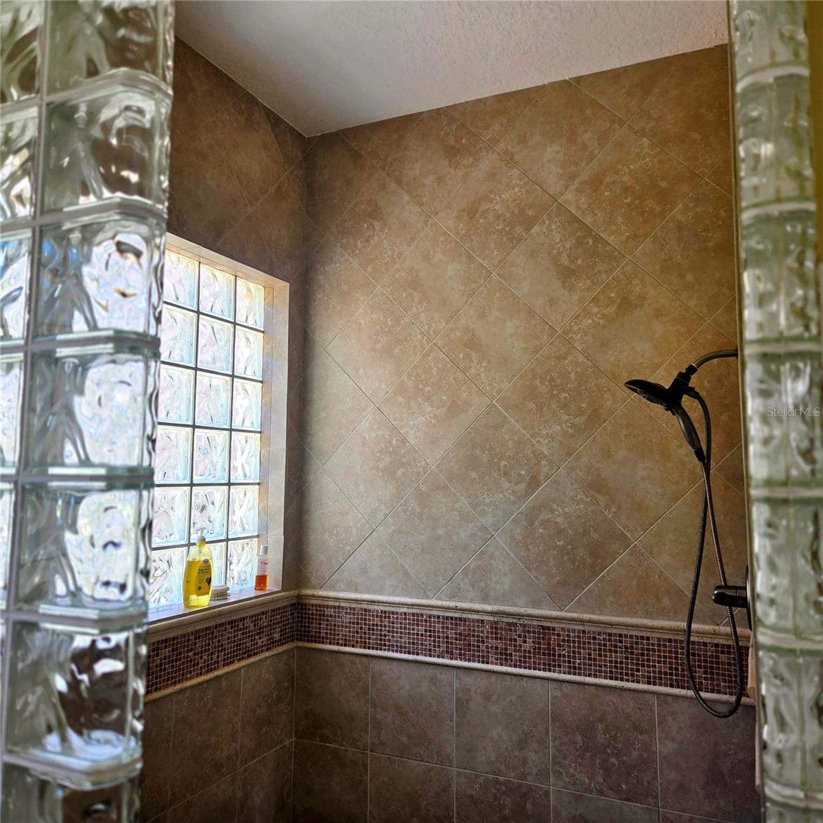 Image 24 of 43 For 82 Lagare Street