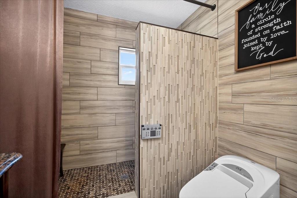 Image 17 of 52 For 6 Beachside Drive