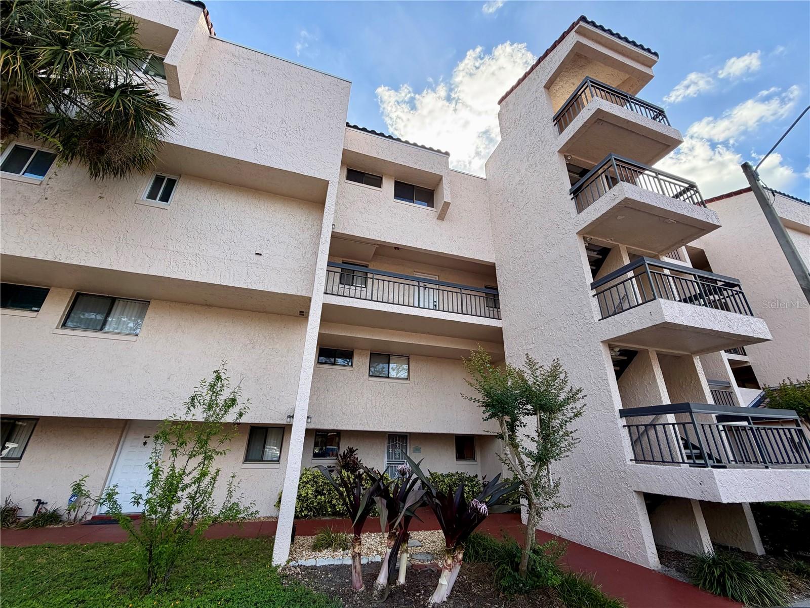 Image 8 of 13 For 1162 Carmel Circle 310