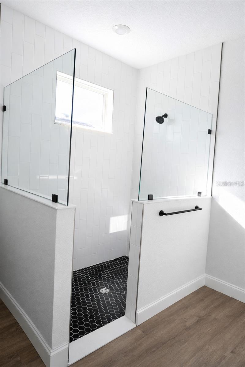 Image 22 of 38 For 23 Banner Lane