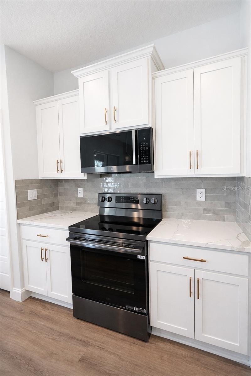 Image 8 of 38 For 23 Banner Lane