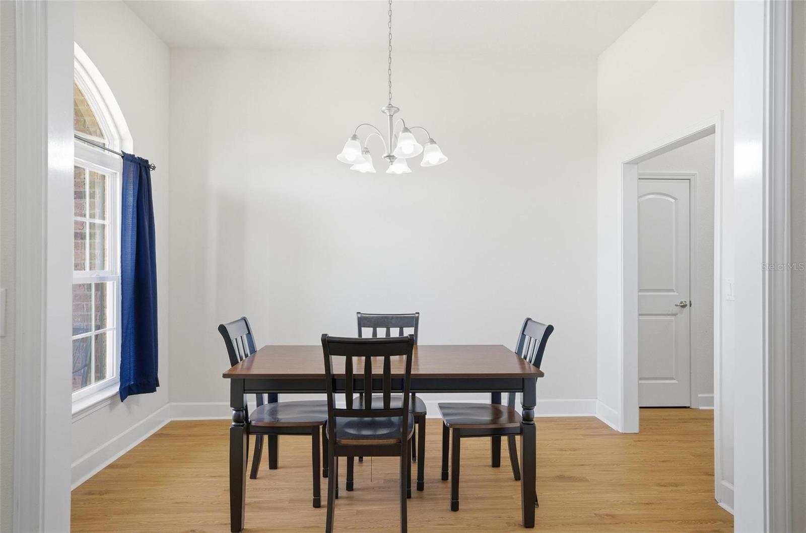 Image 11 of 72 For 18 Eagle Lake Drive