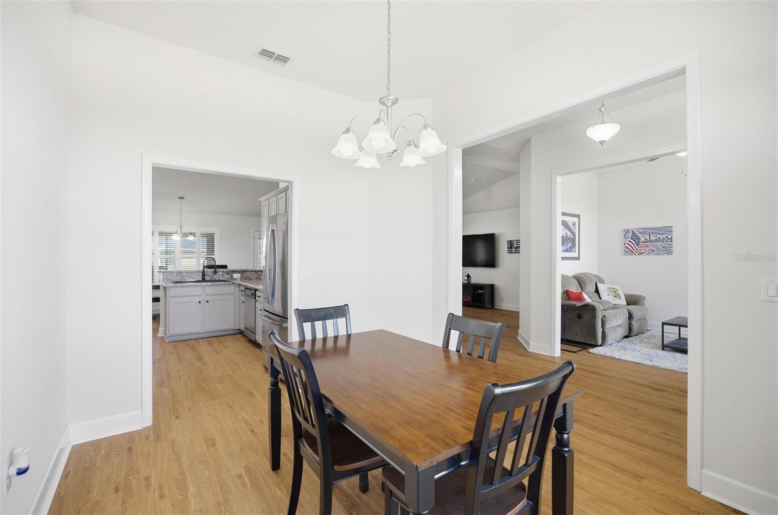 Image 13 of 72 For 18 Eagle Lake Drive