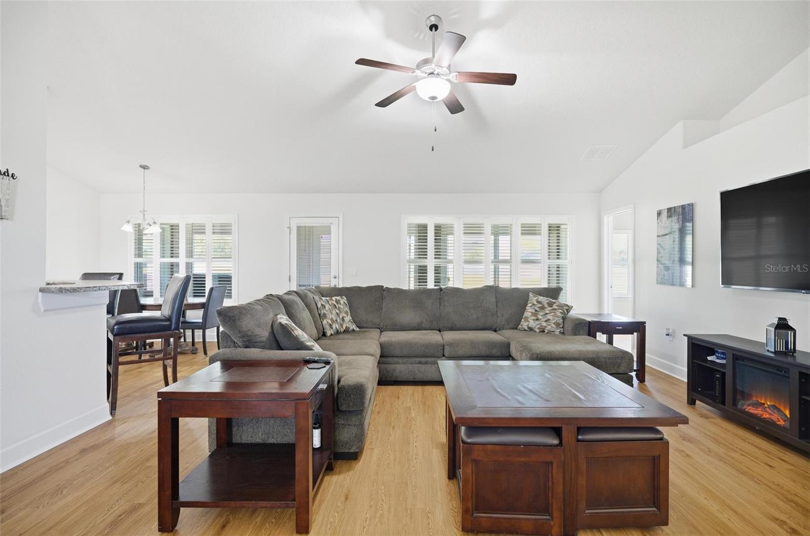 Image 18 of 72 For 18 Eagle Lake Drive