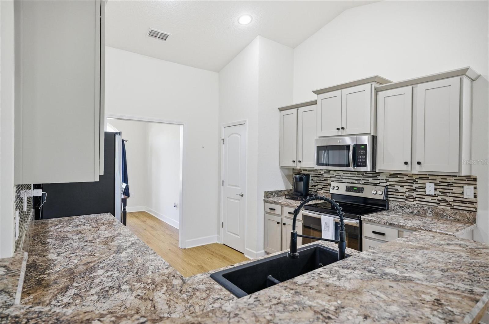 Image 33 of 72 For 18 Eagle Lake Drive