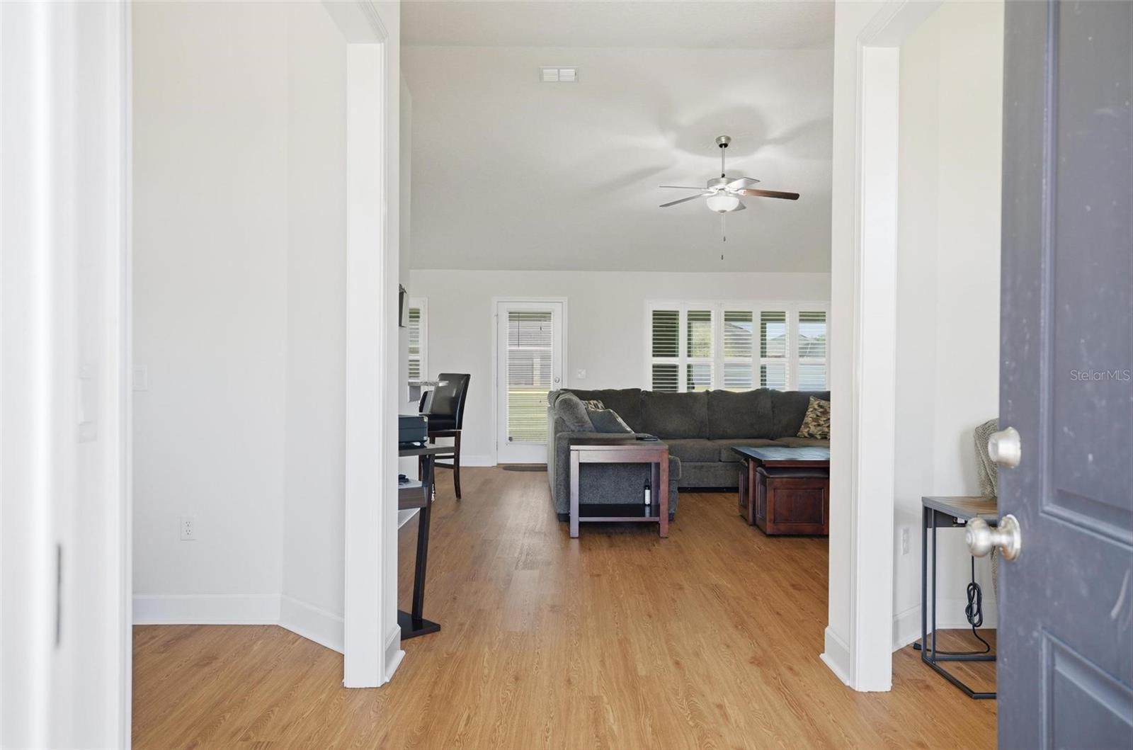 Image 7 of 72 For 18 Eagle Lake Drive